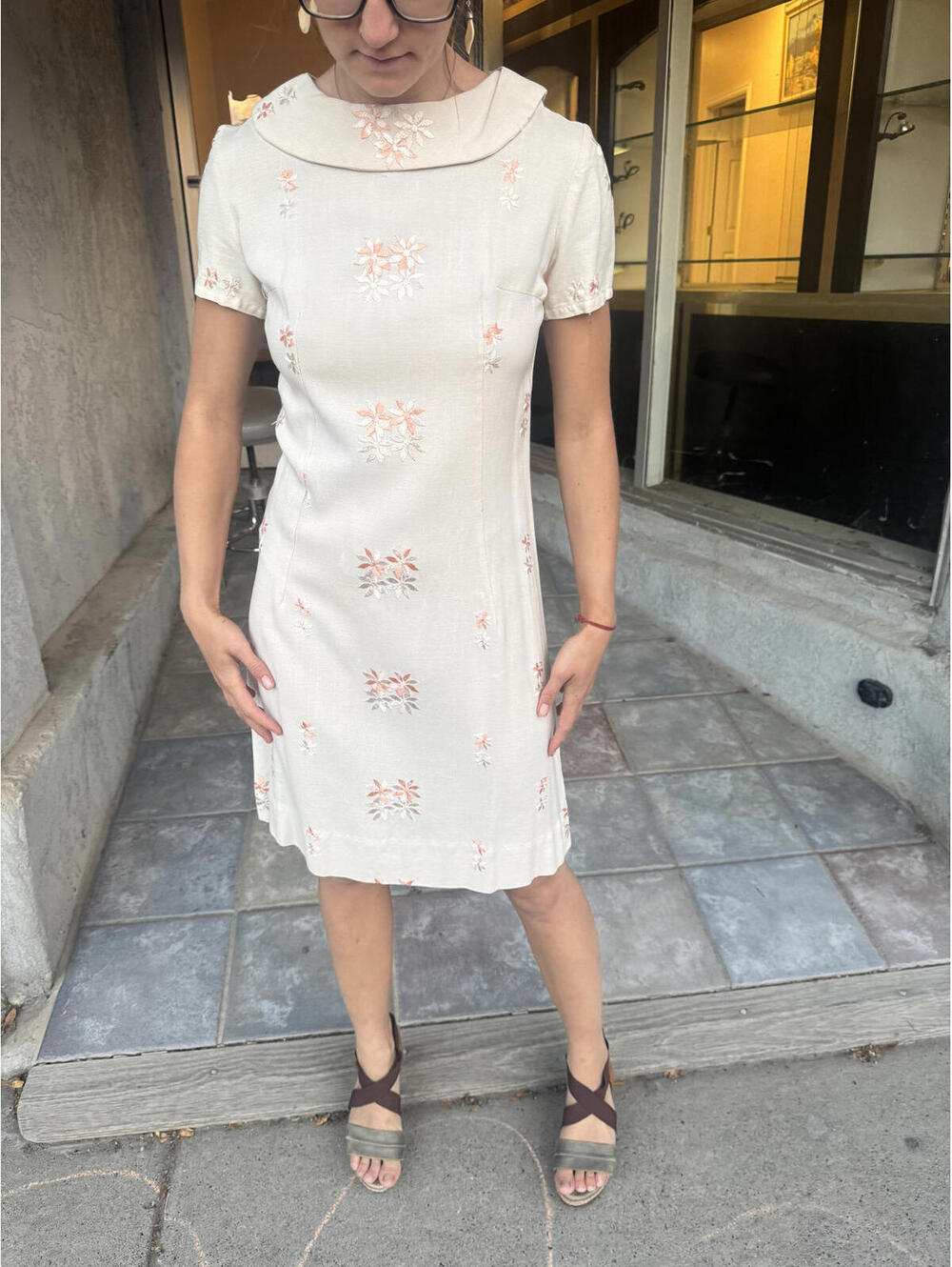 Vintage 60s Beige Floral Embroidered Collared A-Line Dress Women’s M